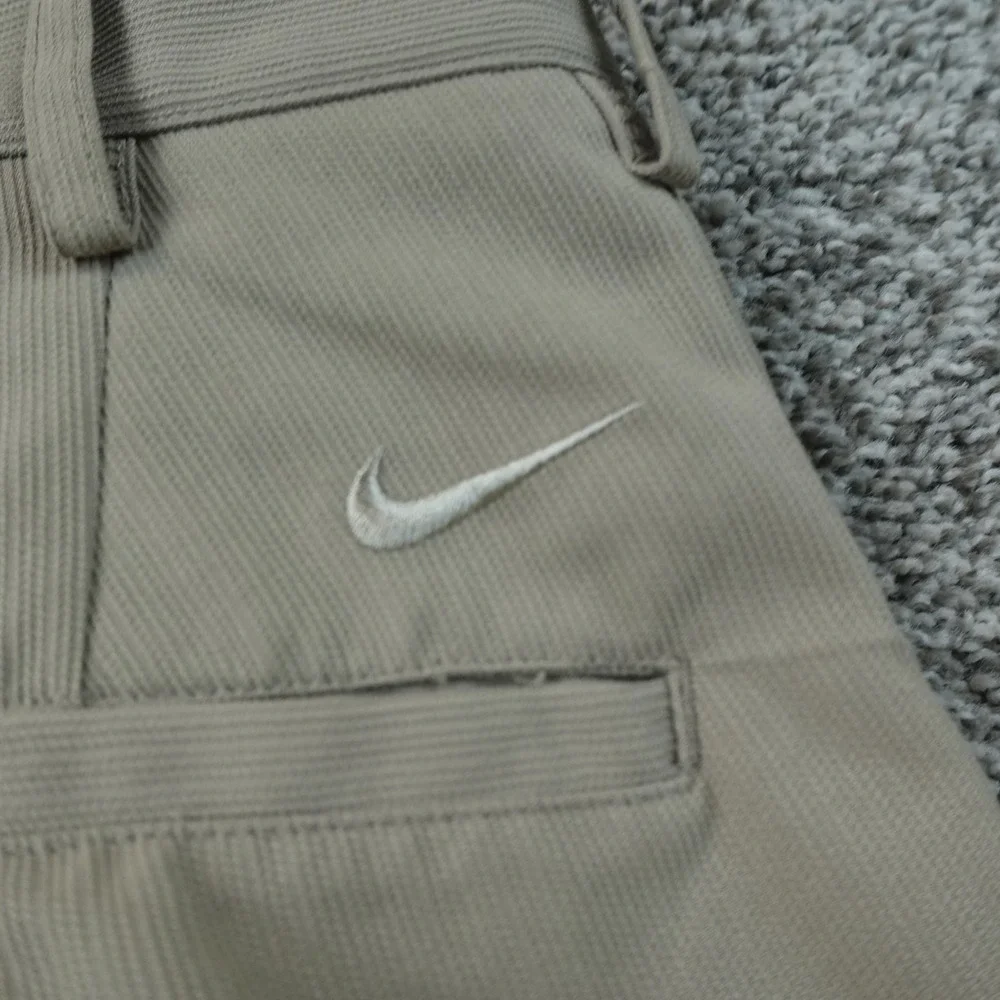 VTG Nike Shorts Mens 34 Beige Tan Brown Khaki Dri Fit Golf Pleated Swoosh Y2K